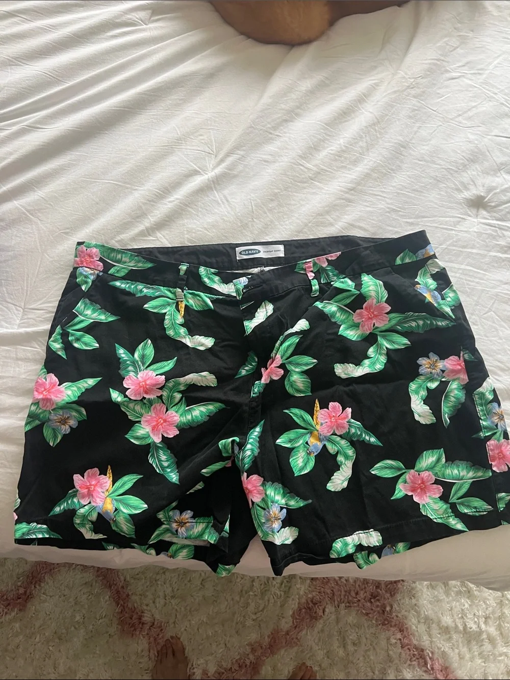 Old Navy Black Floral Print Women’s Shorts